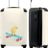 NoBoringSuitcases.com® Kinderkoffer - Trolley Op Wieltjes - Kuiken - Skateboard - Blauw - Kinderen - Dieren - Reiskoffer Kinderen - Past Binnen 55x40x20 Cm En 55x35x25 Cm - Fotokoffer 1 NoBoringSuitcases.com® Kinderkoffer - Trolley Op Wieltjes - Kuiken - Skateboard - Blauw - Kinderen - Dieren - Reiskoffer Kinderen - Past Binnen 55x40x20 Cm En 55x35x25 Cm - Fotokoffer -Goedkope Bagage Winkel 1000x1200 5