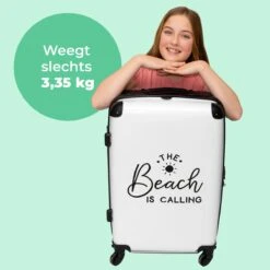 NoBoringSuitcases.com® Koffer Groot - Tekst - Strand - The Beach Is Calling - Zwart Wit - Vakantie - Trolley Koffer Met TSA-slot - Met Wielen - 90 Liter - Reiskoffer - 66 Cm -Goedkope Bagage Winkel 1200x1200 1216
