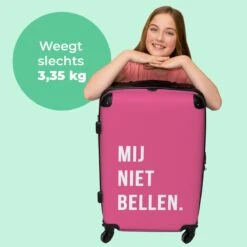 NoBoringSuitcases.com® Koffer Groot - Quotes - Spreuken - Mij Niet Bellen. - Roze - Wit - Trolley Koffer Met TSA-slot - Met Wielen - 90 Liter - Reiskoffer - 66 Cm -Goedkope Bagage Winkel 1200x1200 1680