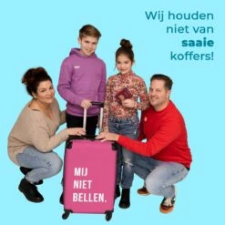 NoBoringSuitcases.com® Koffer Groot - Quotes - Spreuken - Mij Niet Bellen. - Roze - Wit - Trolley Koffer Met TSA-slot - Met Wielen - 90 Liter - Reiskoffer - 66 Cm -Goedkope Bagage Winkel 1200x1200 1683
