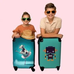 NoBoringSuitcases.com® Koffer - Koe - Ballet - Rok - Portret - Dieren - Trolley Op Wieltjes - Handbagagekoffer - Past Binnen 55x40x20 Cm En 55x35x25 Cm - Reiskoffer -Goedkope Bagage Winkel 1200x1200 889