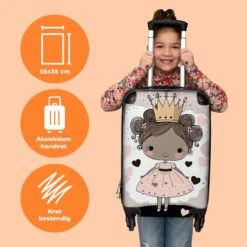 NoBoringSuitcases.com® Kinderkoffer - Trolley Op Wieltjes - Prinses - Hartjes - Kroon - Roze - Meisjes - Koffer Meisje - Past Binnen 55x40x20 Cm En 55x35x25 Cm - Reiskoffer - Fotokoffer -Goedkope Bagage Winkel 1200x1200 925